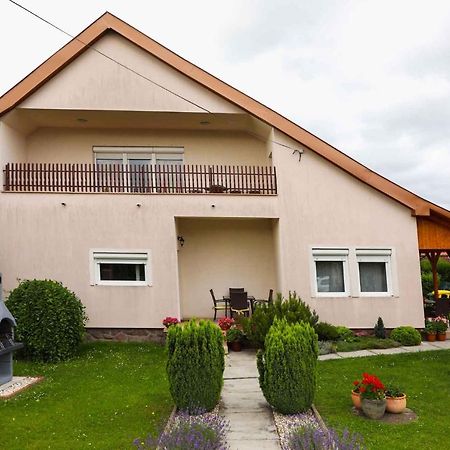 Holiday Home In Balatonkeresztur 19455 ภายนอก รูปภาพ