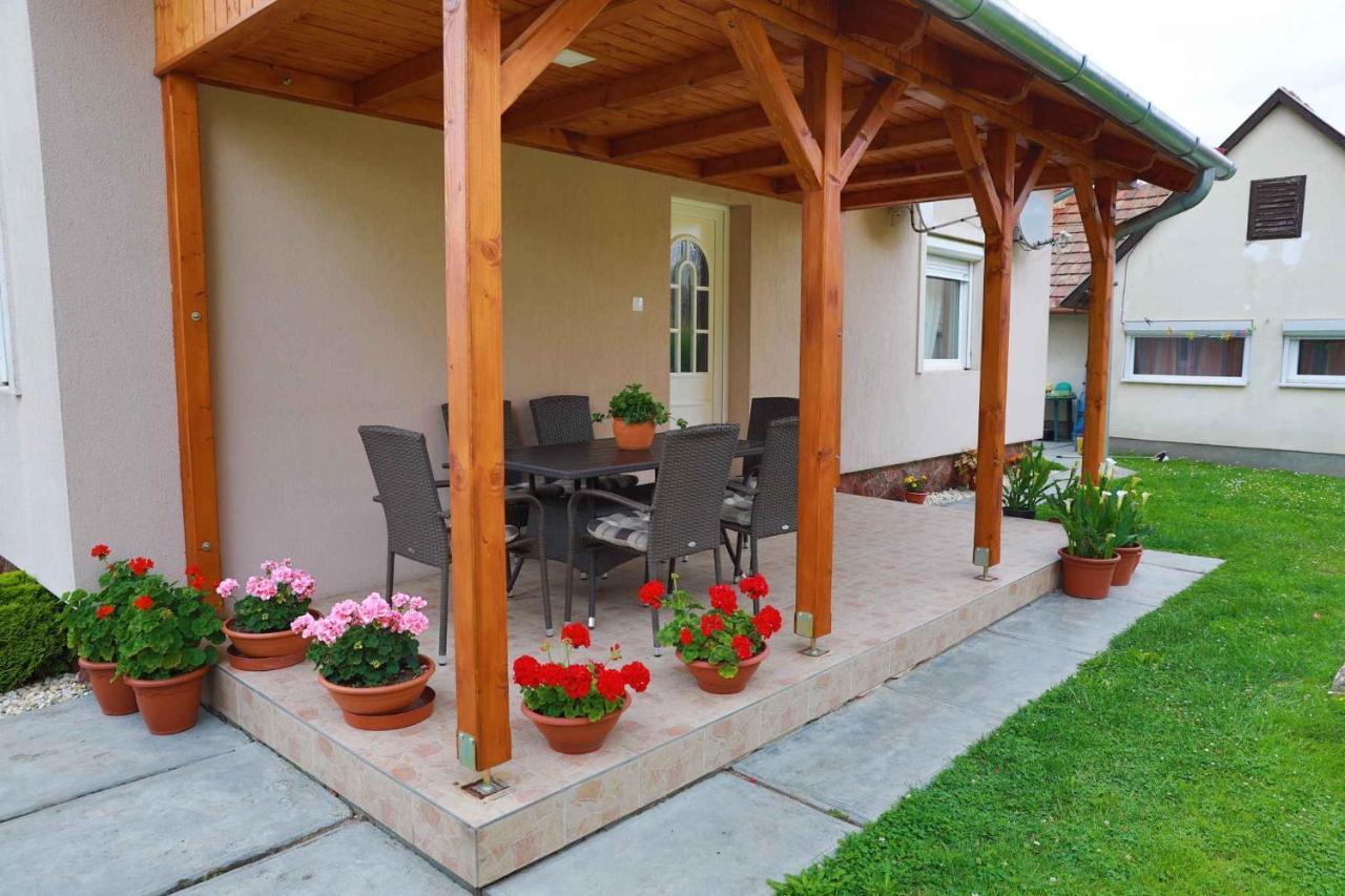 Holiday Home In Balatonkeresztur 19455 ภายนอก รูปภาพ